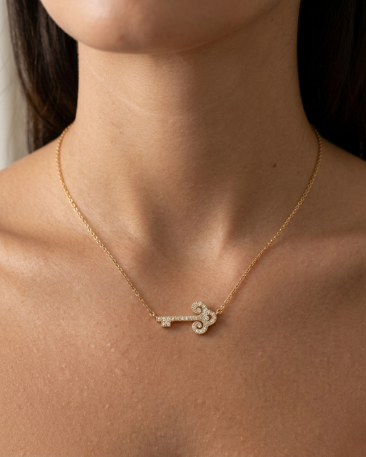 collier_cle_celeste_porte_sur_mannequin_gemeaux_maroc