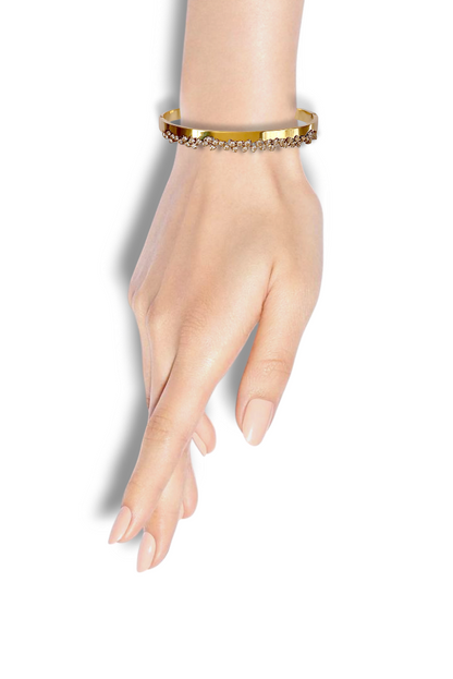 Mannequin portant le bracelet voei lactée de al marque Gémeaux Maroc