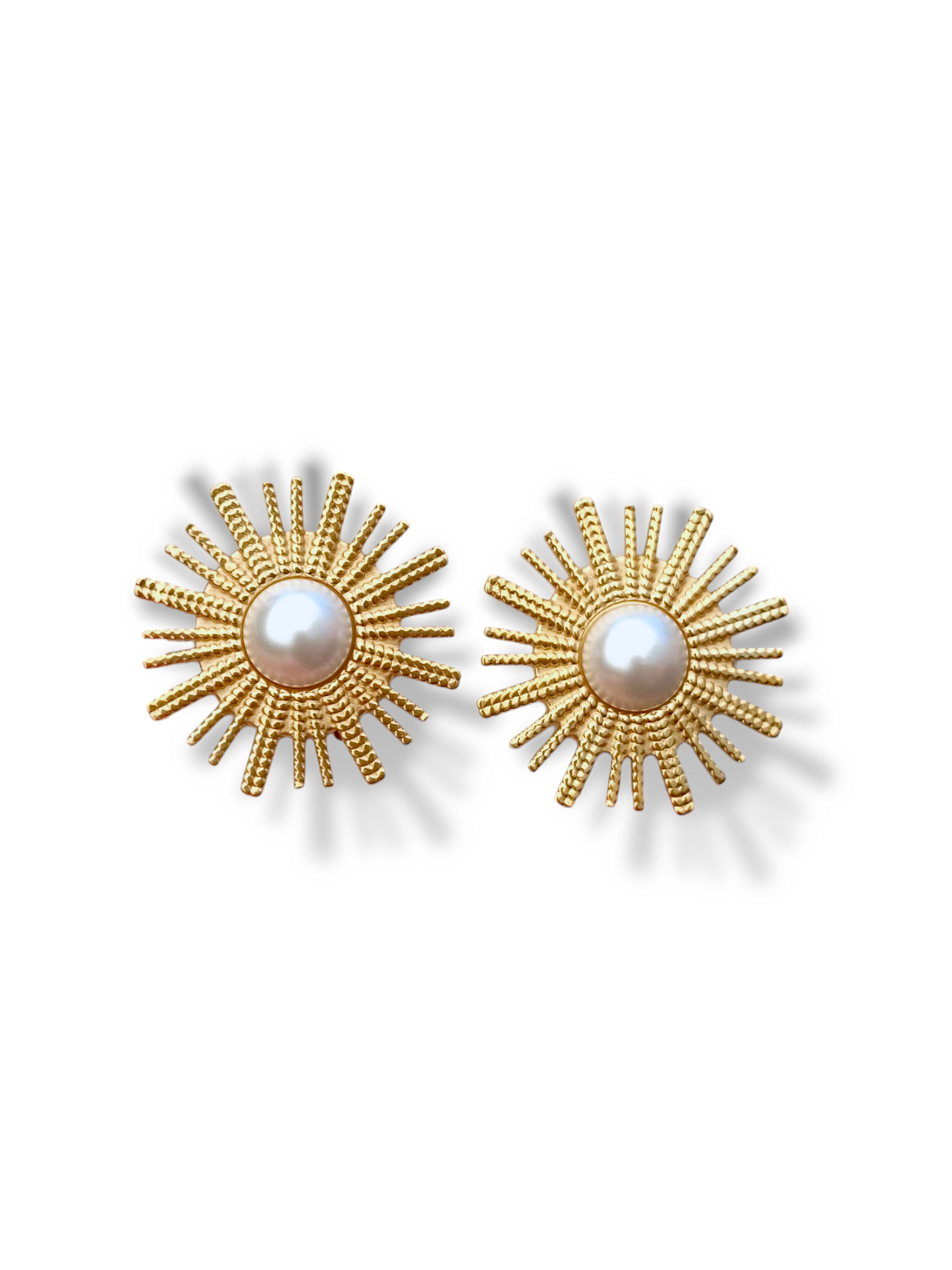 Soleil Ardent – Boucles d’oreilles dorées à perles